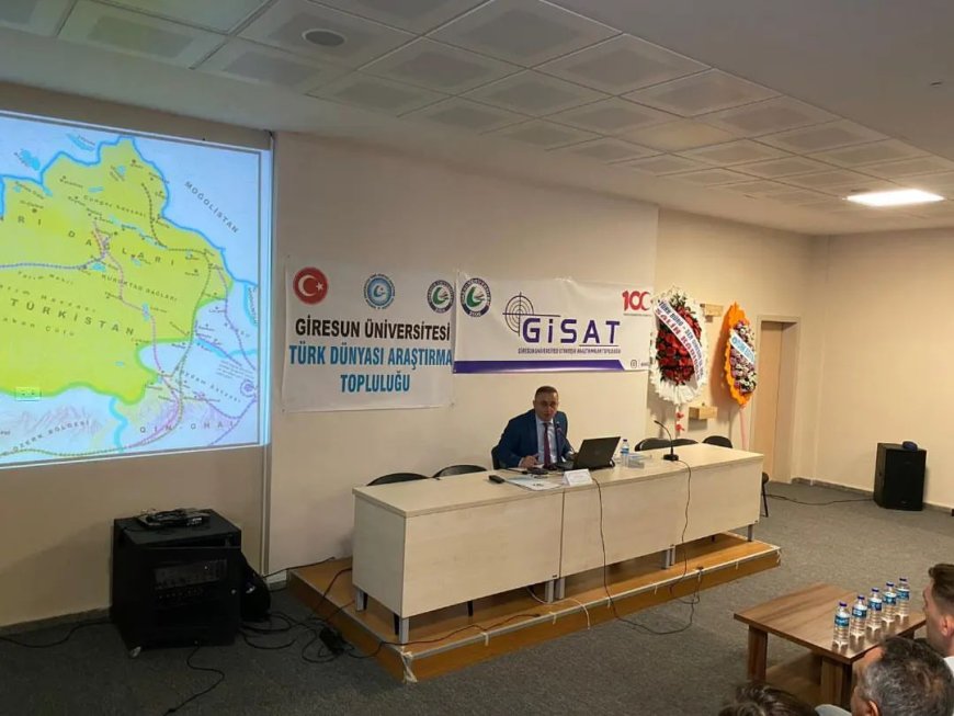 İstanbul Üniversitesi Öğretim Üyesi Doç. Dr. Ömer Kul, Doğu Türkistan'da yaşanan insanlık dramı hakkında farkındalık oluşturmak amacıyla bir seminer gerçekleştirdi.